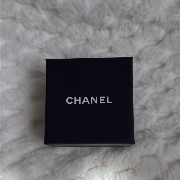 Chanel CC Studs with Faux Pearls-Authentic-EUC - Picture 6 of 7